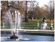 http://upload.wikimedia.org/wikipedia/commons/e/e7/Edward_Jenner_statue,_Kensington_Gardens,_London,_England-19Nov2008.jpg